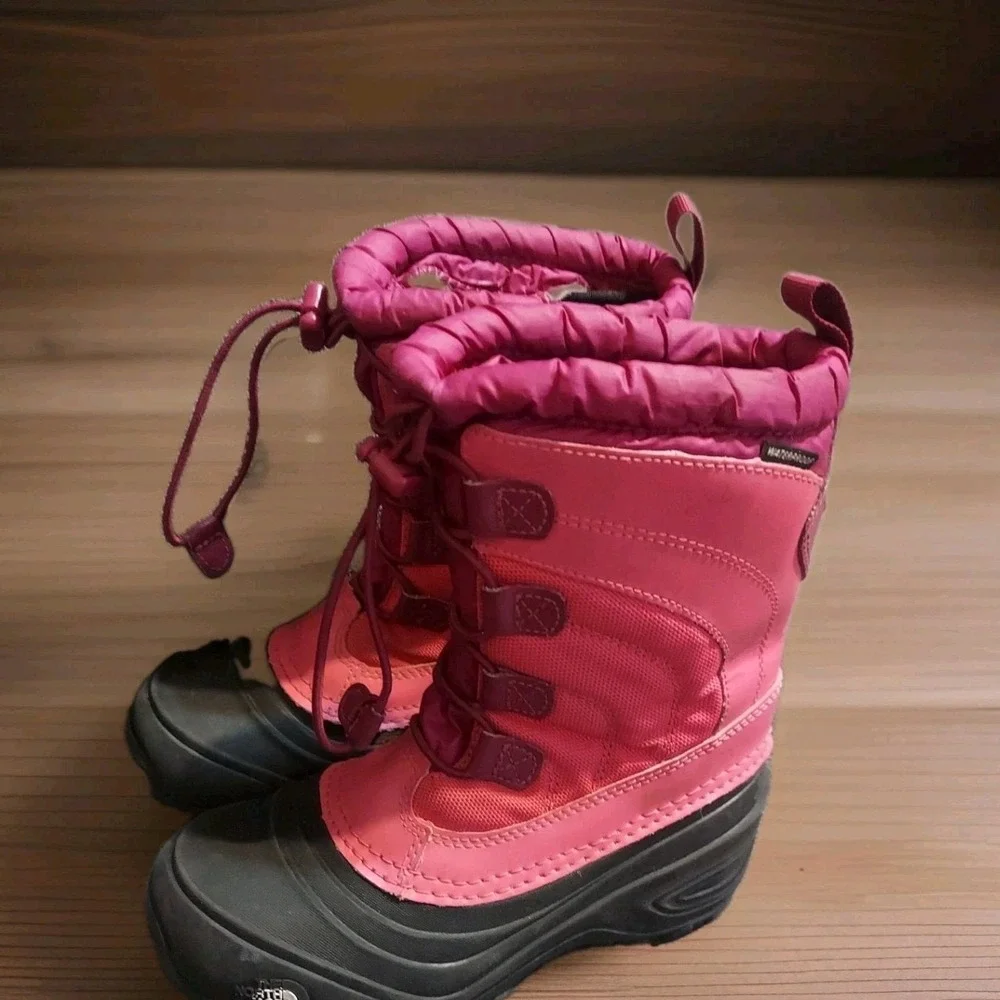 The North Face Youth Alpenglow IV Bungee Lace Waterproof Boots Size 2 Snow